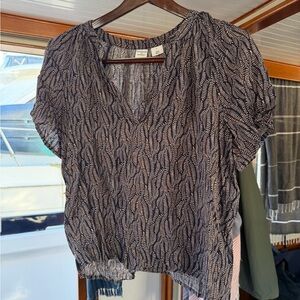 Melrose and Market Patterned V-Neck Blouse